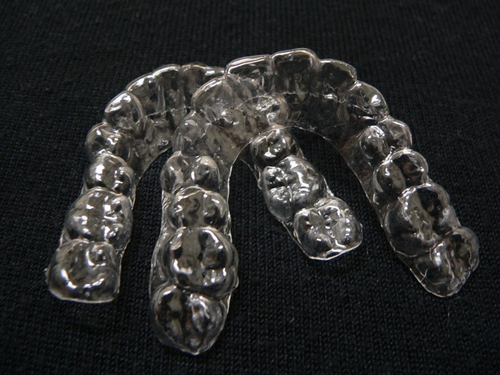 圖片三,透明牙托