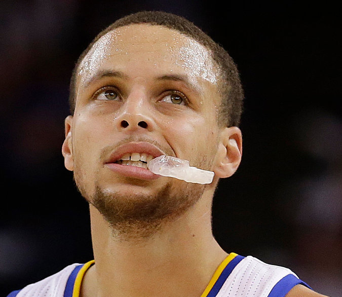 柯瑞 (Stephen Curry)咬牙套