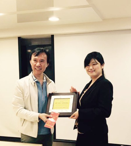 盧泰良醫師和口腔衛生士合影