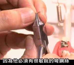 彈夾式假牙可取代傳統假牙及植牙？　未獲牙醫界認同