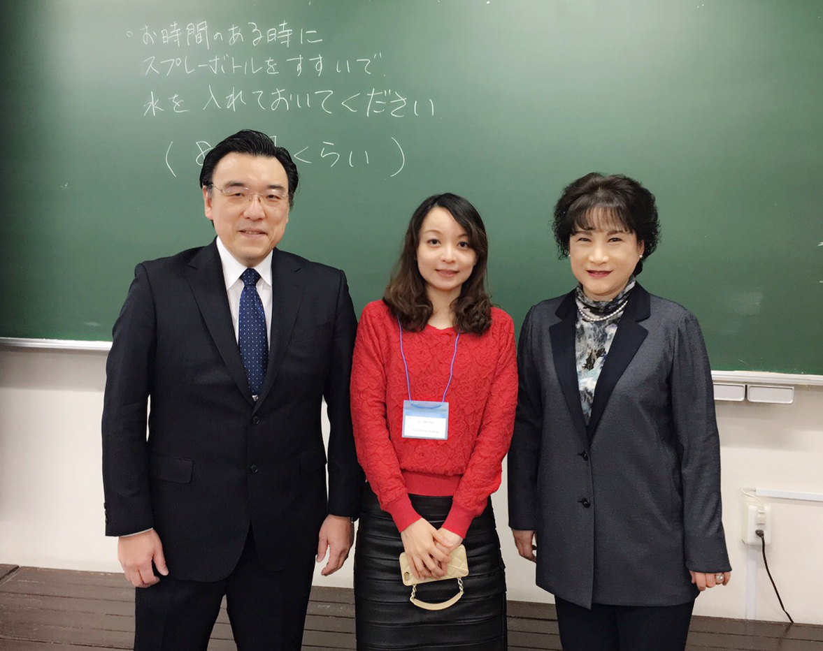 高橋 治 先生是矯正專科醫師，夫人高橋 未哉子 是口腔衛生士