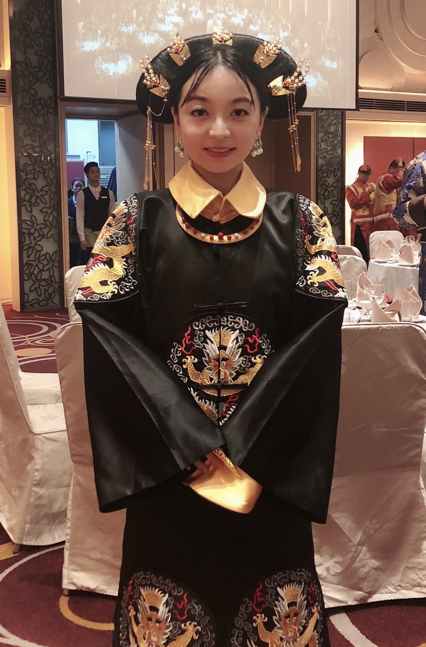 黃醫師今晚扮的是...富察皇后